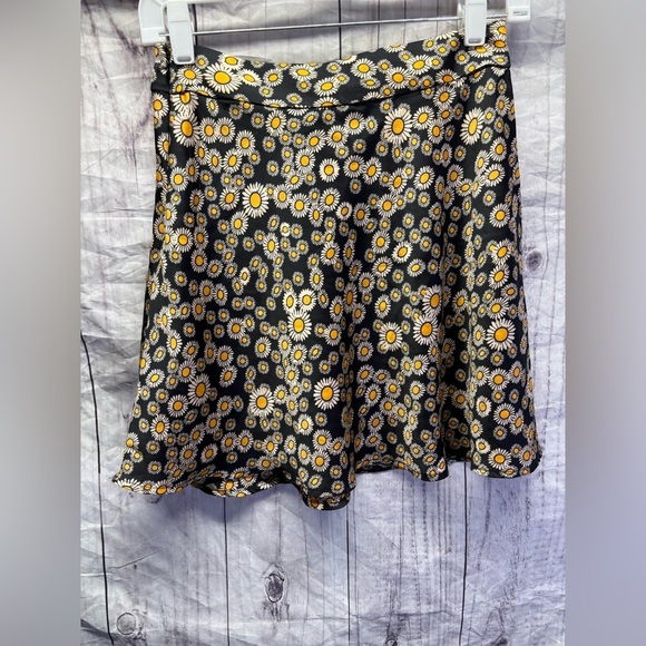 Free People SIZE 2 Phoebe Black Daisy Printed A-Line Skater Mini Skirt - Picture 4 of 6